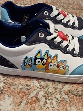 NWT Women's 10 Bluey Shoes